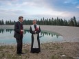 Superior P. Karl Schauer mit Mag. Bernhard Schwischei- 85 Jahre Seilbahn Bürgeralpe Mariazell - Offizieller Festakt