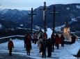 Mariazeller Advent 2012 - Gottfried Schöggl mit den Teilnehmer der Laternenwanderung am Kalvarienberg