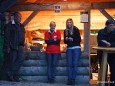 Claudia Girrer und Petra Lammer vor der Ausschankhütte