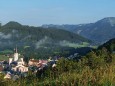 Mariazellerlandpanorama mit Blick auf die Basilika von hinten. Foto: Fritz Zimmerl