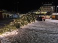 sturm-knickt-christbaum-beim-mariazeller-adventmarkt_foto_josef-kuss-20231222_223612