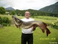 Heinz Karl mit seinem Prachtexemplar eines Erlaufsee Hechts. 120cm lang, 13.5 kg schwer.