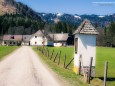 Vorm Bauernhof rechts abbiegen - Erlaufursprung Wanderung am 19. April 2015