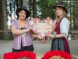 Carola & Kerstin haben für jeden Besucher eine Pirker Lebkuchen Kostprobe - Festival der Chöre - Bergwelle