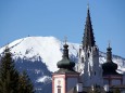 Mariazeller Basilika mit Gemeindealpe im Hintergrund am 17.3.2012