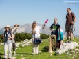 Ganz links Suzie Heger (Indentantin Wellenklänge), ganz rechts Andreas Purt (GF Mostviertel Tourismus) - Wanderbare Gipfelklänge am 6. Juni 2015 - Gemeindealpe-Vorderötscher-Ötscherhias-Ötscherbasis Wienerbruck