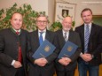 Vlnr. Bgm. Josef Kuss, Dr. Winfried Wagner, Ing. Hugo Sampl, VBgm. Helmut Schweiger - Goldene Ehrennadel der Stadt Mariazell für Ing. Hugo Sampl und Dr. Winfried Wagner