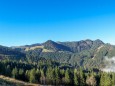 ANSTIEG ÜBER DIE WIESE MIT BLICK AUF DIE DÜRRIEGELALM - Rundwanderung Schöneben-Proles-Königskogel-Dürriegelalm-Schöneben