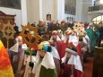 Einzug der Heiligen Drei Könige in die Pfarrkirche Gußwerk. Handyfoto: Franz-Peter Stadler