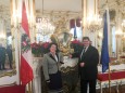 Delegation aus Mariazell übergibt Christbaum an den Bundespräsidenten Dr. Fischer in der Hofburg. Foto: Wolfram Doberer