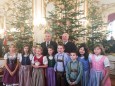 Delegation aus Mariazell übergibt Christbaum an den Bundespräsidenten Dr. Fischer in der Hofburg. Foto: Wolfram Doberer