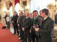 Delegation aus Mariazell übergibt Christbaum an den Bundespräsidenten Dr. Fischer in der Hofburg. Foto: Wolfram Doberer