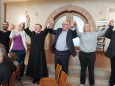 Gemeinsamer Abend im JUFA und interreligiöses Gebet mit Flüchtlingen und Flüchtlingshelfern im Pfarrsaal Mariazell. Mit dabei Christian Konrad, Bgm. Manfred Seebacher, Pater Michael Staberl sowie Organisatorin und Julia Wagner.