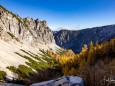 BLICK ZURÜCK MIT DIPPELWAND LINKS >kastenriegel-graualm-rundtour-ueber-rosshoelle-bschlagstatt_hohe-weichsel-hochschwabgebiet-27102021-0660