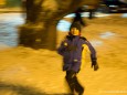 Junge auf der Flucht vor Krampus - Krampuslauf in Gußwerk - 5.Dezember 2012