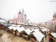 Am Tag nach dem Krampuslauf - 7. Dezember 2014 - Der Mariazeller Christkindlmarkt präsentiert sich mit dünner, weißer Schneehaube