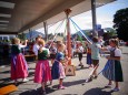 Maibaumumschneiden in St. Sebastian an 11. Juli 2015 mit der Kindervolkstanzgruppe