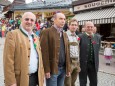 Bgm. Manfred Seebacher, Josef Demmer, Stadtrat Fabian Fluch, Vizebürgermeister Michael Wallmann - Traditionelles Maibaumaufstellen in Mariazell am 1. Mai 2015