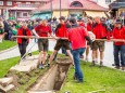 Traditionelles Maibaumaufstellen in Mariazell am 1. Mai 2015