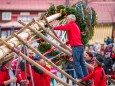 Bergrettung stellt den Maibaum auf - Traditionelles Maibaumaufstellen in Mariazell am 1. Mai 2015