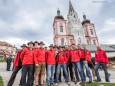 Die Männer der Bergrettung - Traditionelles Maibaumaufstellen in Mariazell am 1. Mai 2015