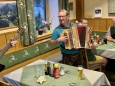 Maibaumumschneiden-beim-Franzbauer-2024-c-Franz-Peter-Stadler-043