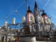 Adventkranzgestell vor der Basilika