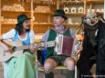 Mariazeller Kunstblicke 2013 - Ulrike und Helmut Schweiger bei der Ausstellungseröffnung in der Arceh des Waldes