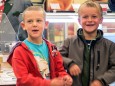 Kindergartenkinder bei der Nah&Frisch Markt Neueröffnung in Mitterbach