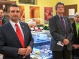 Mag. Herwig Gruber (Fa. Kastner) und Bgm. Alfred Hinterecker bei der Nah&Frisch Markt Neueröffnung in Mitterbach