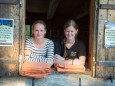 Deckenausgabe durch Anna und Janine - Willi Resetarits & Broadlahn bei der Bergwelle in Mariazell