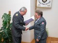 Rotes Kreuz Bezirksversammlung 2011 in Mariazell - Präsident Uni.Prof.DDr. Gerald Schöpfer ehrt Frau Feichtinger