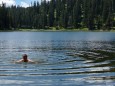 Abkühlung im Sackwiesensee bei der Bodenbauer-Häuslalm-Sackwiesenalm-Sackwiesensee-Wanderung