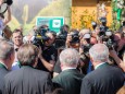 Fototermin mit Politikern - ich habs mir einmal von hinten angesehen ;-) Steiermark Frühling 2015 in Wien am Rathausplatz