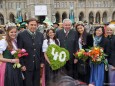 Steirerfest in Wien 2012 - LH Franz Voves & LH Stellv. Hermann Schützenhöfer mit Blumenhoheiten