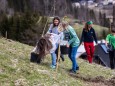 Bepflanzung der zukünftigen Streuobstwiese beim Feldbauer/Fam. Eder am 12. April 2021