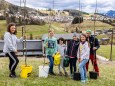 Bepflanzung der zukünftigen Streuobstwiese beim Feldbauer/Fam. Eder am 12. April 2021