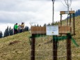 Bepflanzung der zukünftigen Streuobstwiese beim Feldbauer/Fam. Eder am 12. April 2021