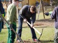 Weidenbau Workshop in Mitterbach für die VolksschülerInnen mit Johanna Digruber, Siegfried Grössbacher und Landschaftsplaner Alois Graf