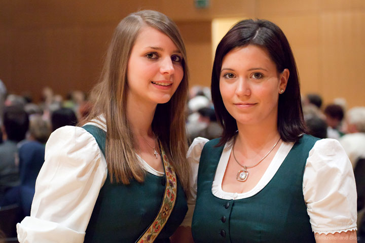 Osterkonzert der Stadtkapelle Mariazell - Marketenderinnen Elisabeth und Sabine