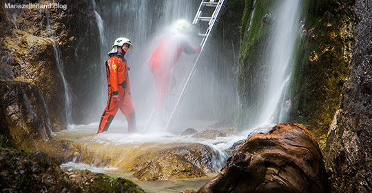 Marienwasserfall-Marienstatue-befestigen-Titel_9055