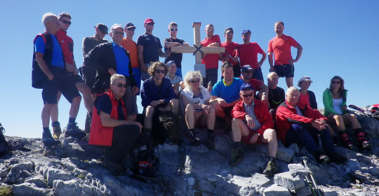 Ringkamp (2153 m) - Neues Gipfelkreuz durch die Bergrettung. Foto: Gerhard Wagner