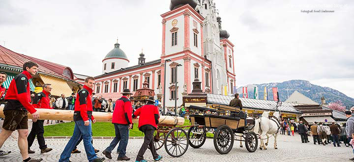 Maibaumaufstellen-Mariazell-Bergrettung-Stadtkapelle-2015-Titel