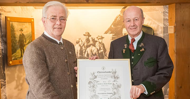 Ehrung-Prof_Granser-Jagdschutzverein-Mariazell