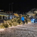 Sturm-knickt-Christbaum-beim-Mariazeller-Adventmarkt_Foto_Josef-Kuss-20231222