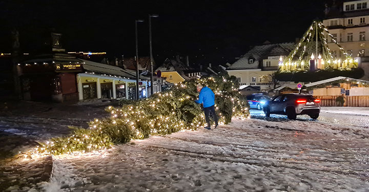 Sturmtief "Zoltan" | Mariazeller Advent vorzeitig beendet | Christbaum umgeknickt